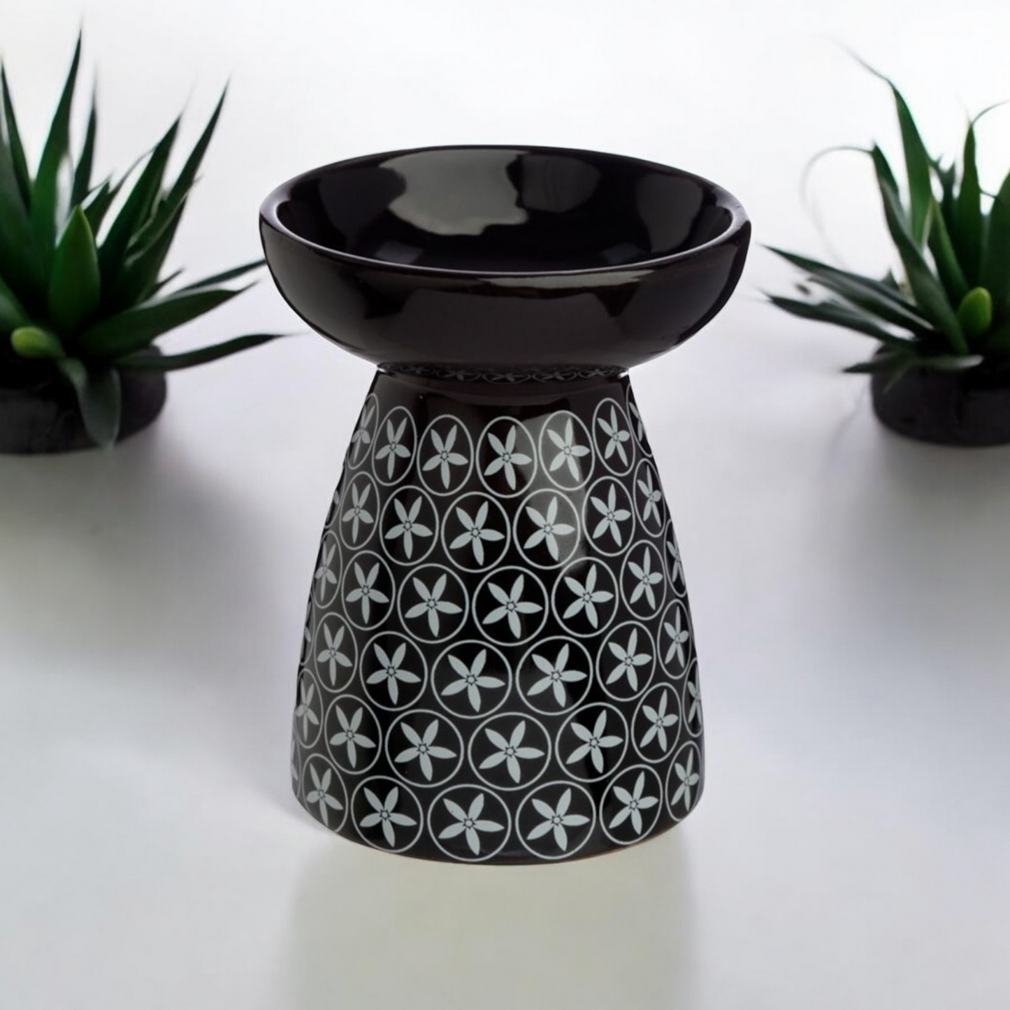 Black & White Floral Pattern Wax Warmer